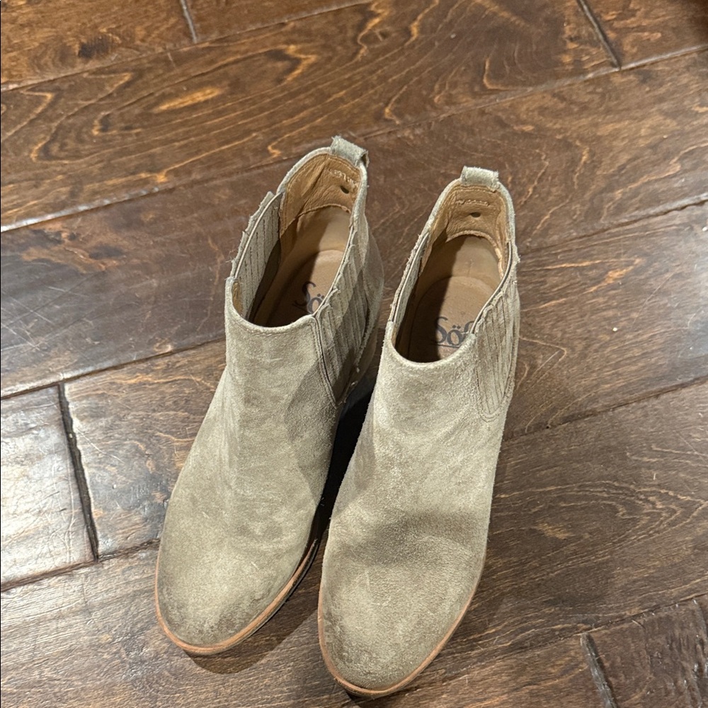 Sofft Women's Taupe Ankle Booties